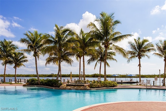 view of swimming pool