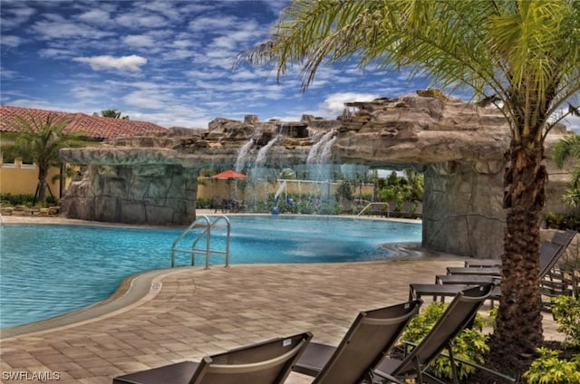 view of swimming pool featuring pool water feature