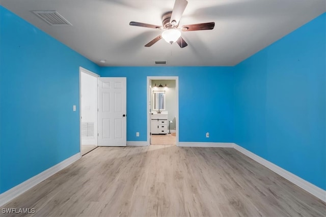 unfurnished bedroom featuring ensuite bathroom, ceiling fan, and light hardwood / wood-style floors