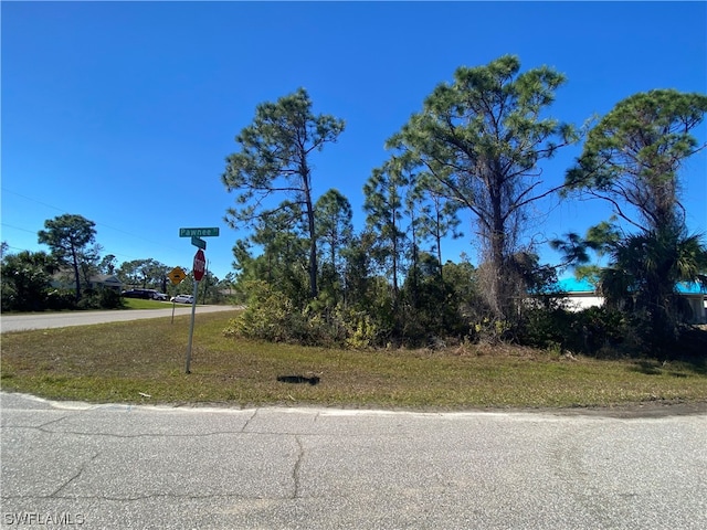 Listing photo 3 for 12124 Duval Blvd, Port Charlotte FL 33981