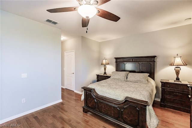 bedroom featuring light hardwood / wood-style floors and ceiling fan