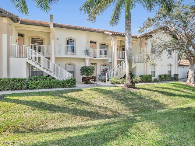 view of front of property with a front yard