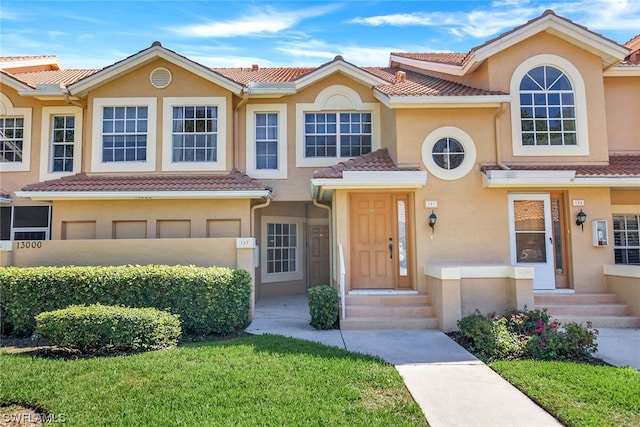 view of front facade with a front yard