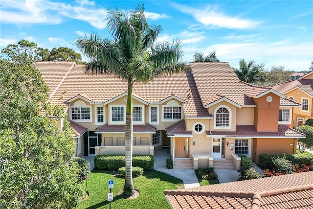 view of front of property with a front yard