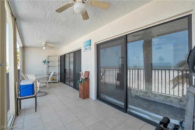 sunroom with ceiling fan