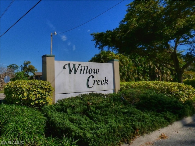 view of community / neighborhood sign