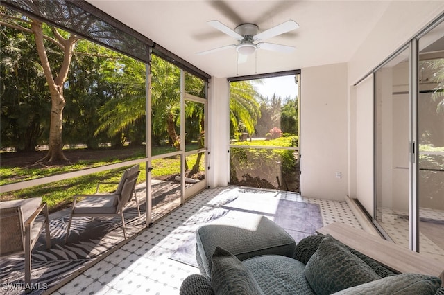 sunroom featuring ceiling fan