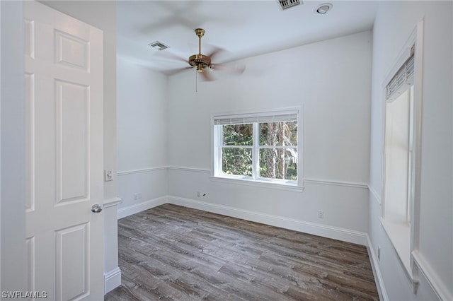 unfurnished room with dark hardwood / wood-style floors and ceiling fan