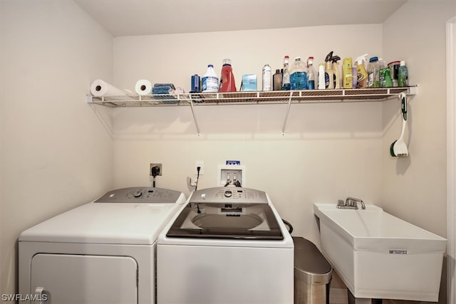 laundry room with sink and independent washer and dryer