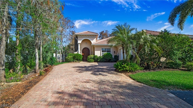 view of mediterranean / spanish-style house