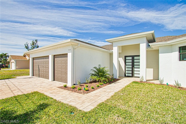 view of front of home featuring a front lawn and a garage