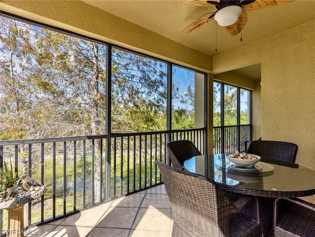 sunroom featuring ceiling fan