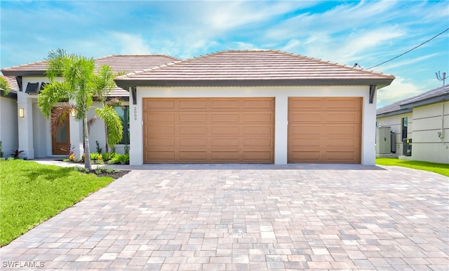 view of front facade with a garage