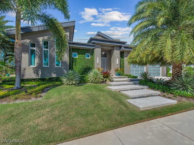 view of front facade with a front yard