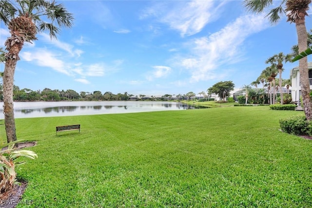 view of yard featuring a water view