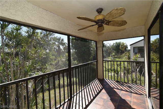 unfurnished sunroom with a healthy amount of sunlight and ceiling fan