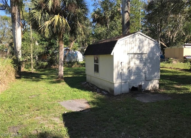 view of shed / structure featuring a lawn