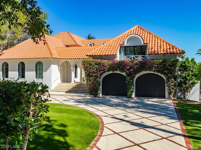 view of mediterranean / spanish-style house