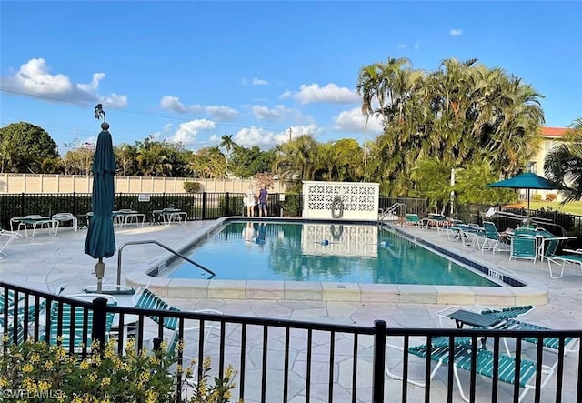 Listing photo 3 for 5 High Point Cir W Unit 208, Naples FL 34103