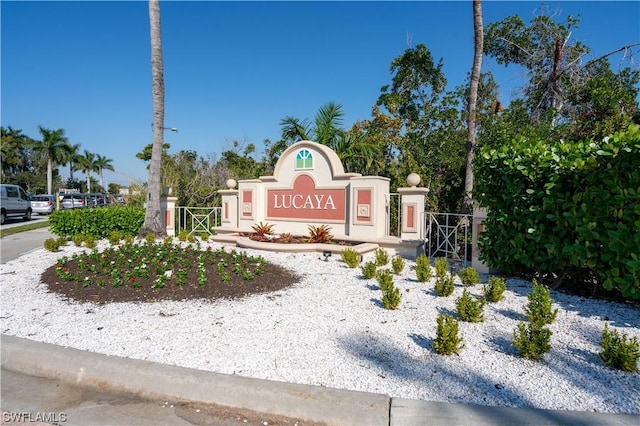 view of community / neighborhood sign