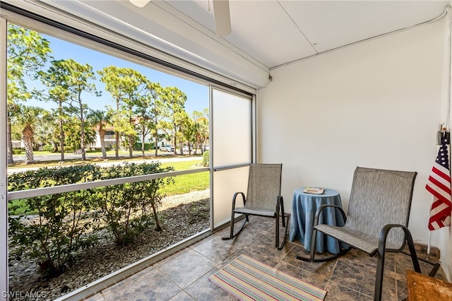 sunroom / solarium featuring ceiling fan