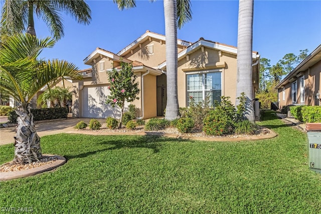 view of front of house featuring a front lawn