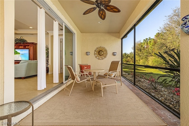 sunroom with ceiling fan