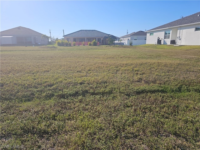 Listing photo 3 for 808 NW 37th Ave, Cape Coral FL 33993