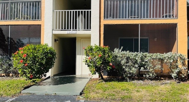 Listing photo 2 for 12652 Kenwood Ln Unit B, Fort Myers FL 33907