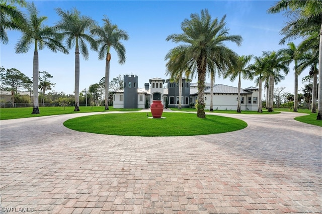 view of home's community featuring a yard