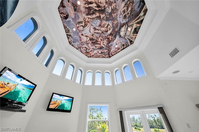 room details featuring ornamental molding