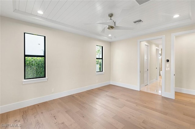 empty room featuring light wood-style flooring, recessed lighting, visible vents, and baseboards