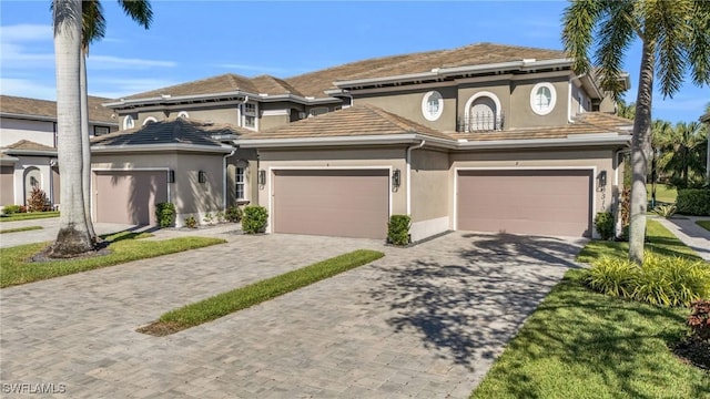 view of front of house featuring a garage