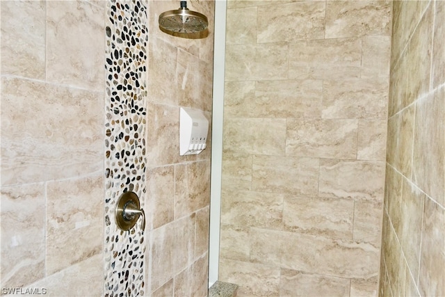 room details featuring a tile shower