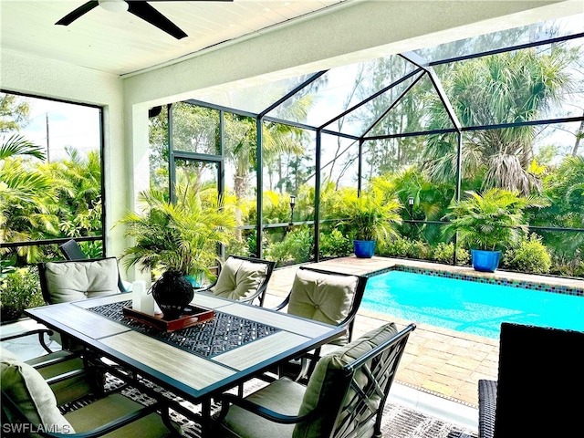 sunroom featuring ceiling fan