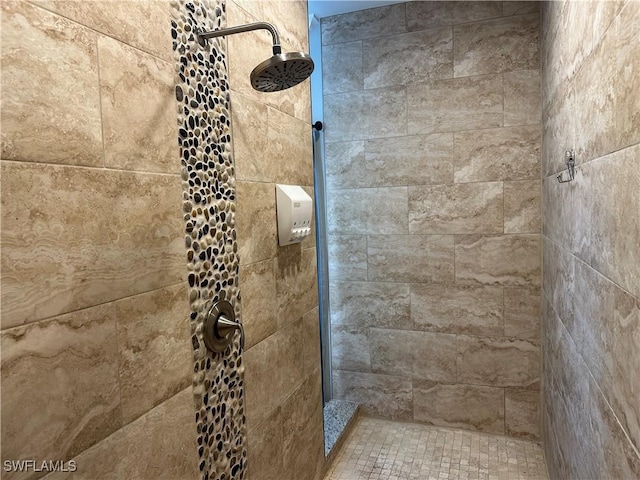 bathroom featuring tiled shower