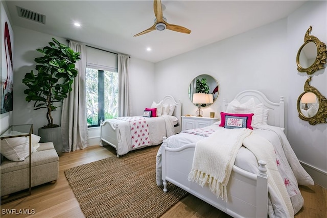 bedroom with recessed lighting, wood finished floors, visible vents, and ceiling fan