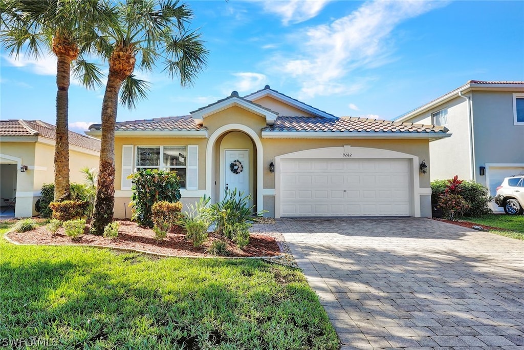 view of front of home featuring a garage