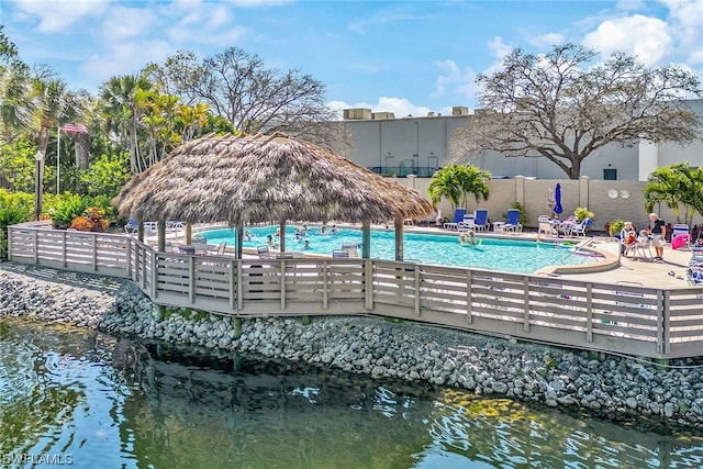 view of swimming pool