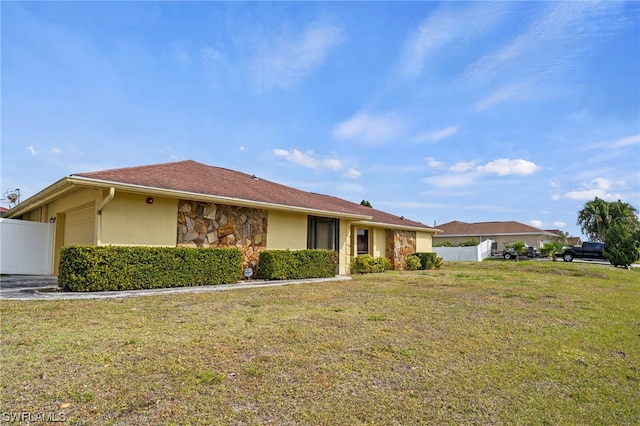 single story home featuring a front yard