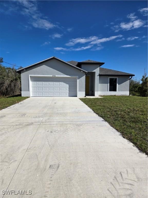 view of front of house featuring a garage and a front yard