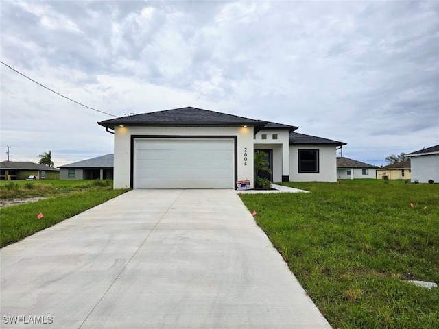 view of front of home featuring a front lawn and a garage