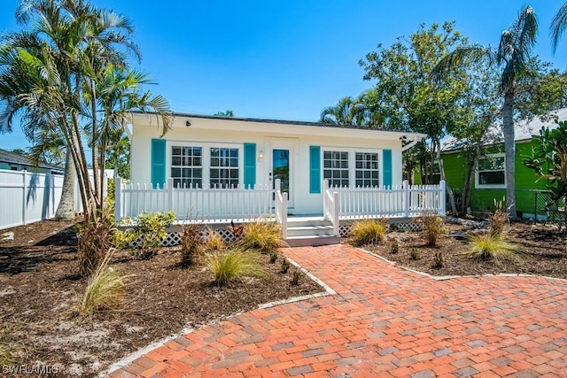 view of front facade with covered porch