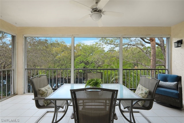 sunroom / solarium featuring ceiling fan