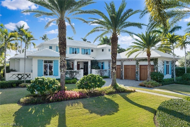 view of front of house with a front lawn