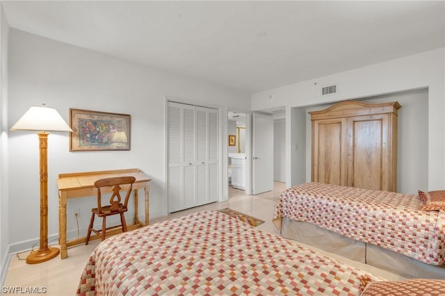 bedroom featuring a closet and connected bathroom