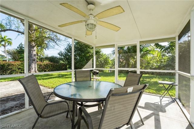 sunroom featuring ceiling fan