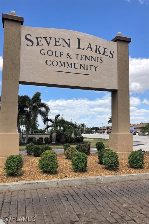 view of community / neighborhood sign