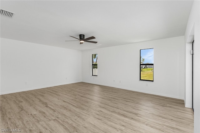 unfurnished room featuring light hardwood / wood-style floors and ceiling fan