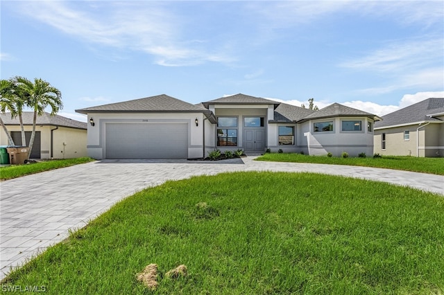 view of front of house featuring a front lawn and a garage